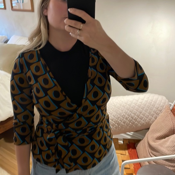 Diane von Furstenberg wrap shirt - Picture 1 of 3